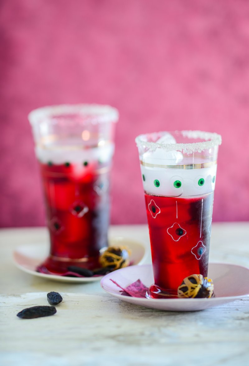 kalte Hibiskus- Limonade mit Muskatnuss