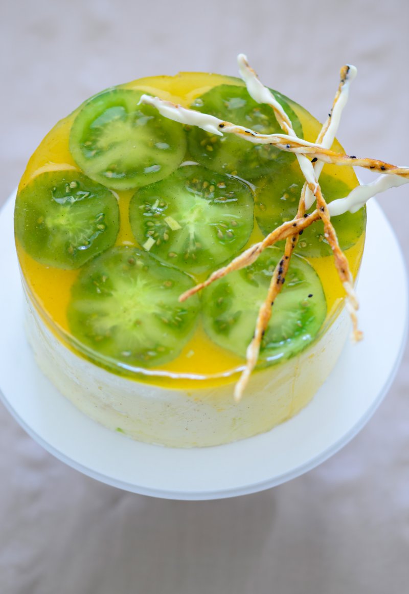 Grüne Tomaten Torte, süsse Schwarzkümmel Mikados