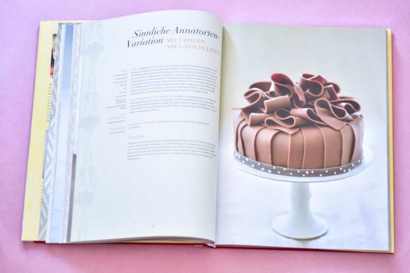 Anna Torte Nougat Schleifen Dekor