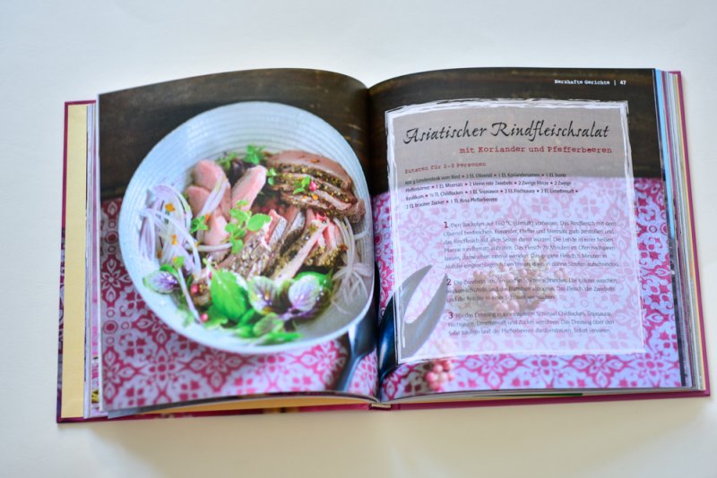 asiatischer Rinder Salat, bunter Pfeffer, Thai Basilikum